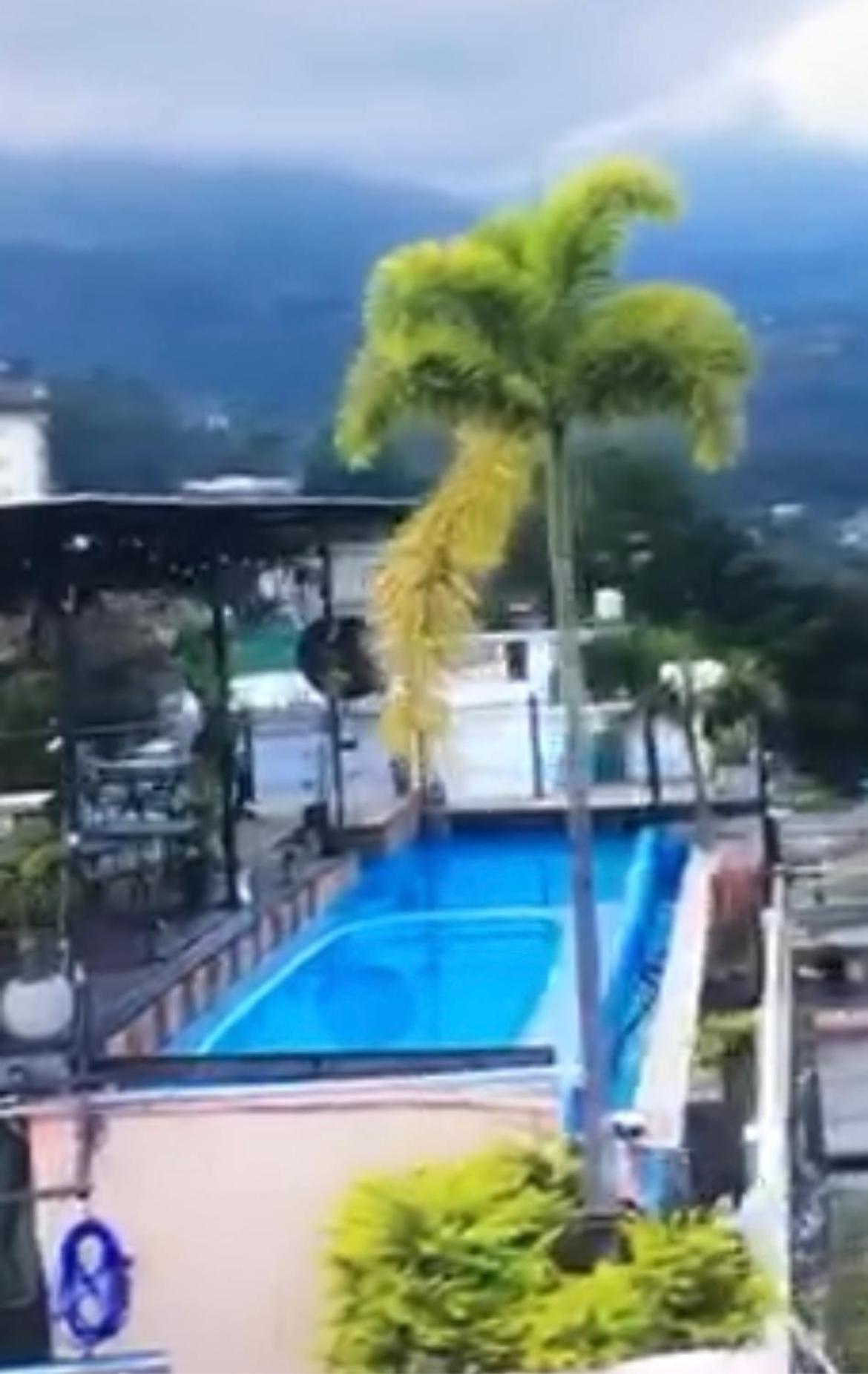 Roof Top Hotel Хилитла Экстерьер фото